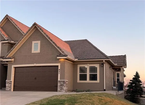 $405,000 | 821 Northeast Lone Hill Drive, Lee's Summit, MO 64064