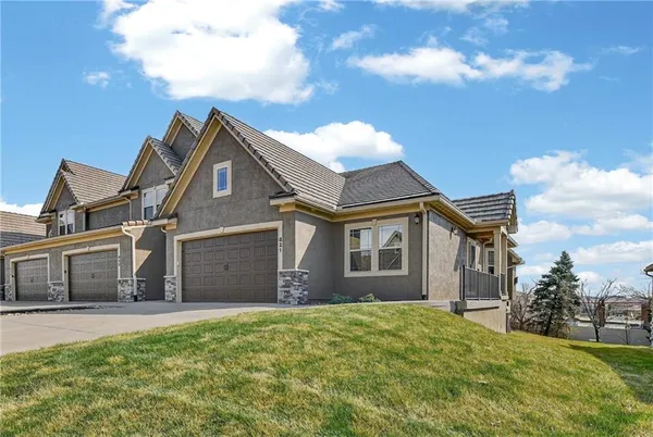 $405,000 | 821 Northeast Lone Hill Drive, Lee's Summit, MO 64064