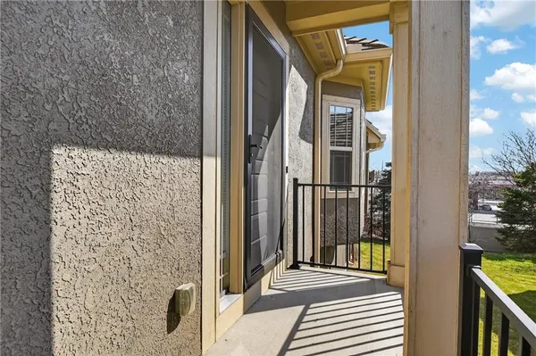 $405,000 | 821 Northeast Lone Hill Drive, Lee's Summit, MO 64064