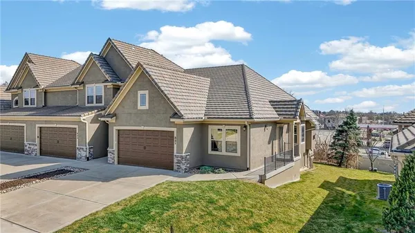 $405,000 | 821 Northeast Lone Hill Drive, Lee's Summit, MO 64064