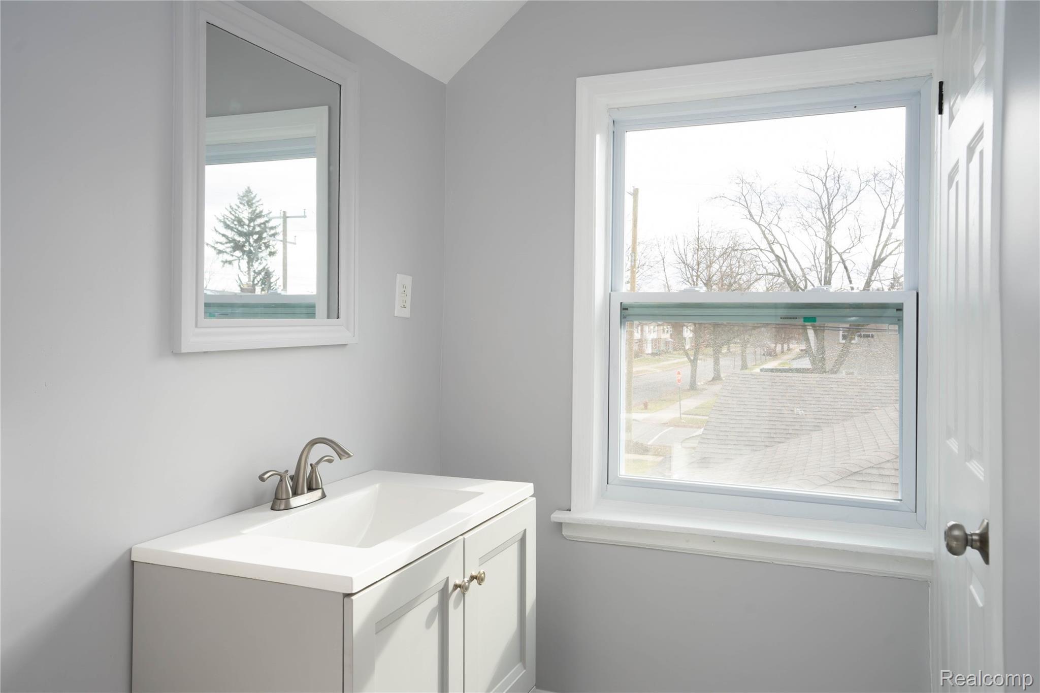 17319 Edinborough Road Detroit, MI 48219 - Photo 12 of 16 DSC05969.jpg