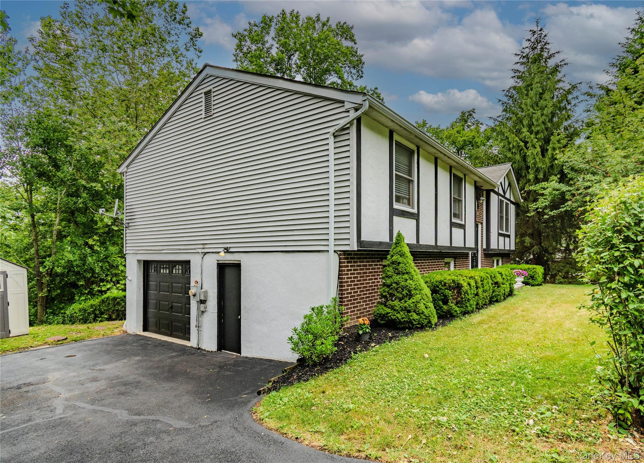7 Colleen Lane Wallkill, NY 12589 - Photo 2 of 49