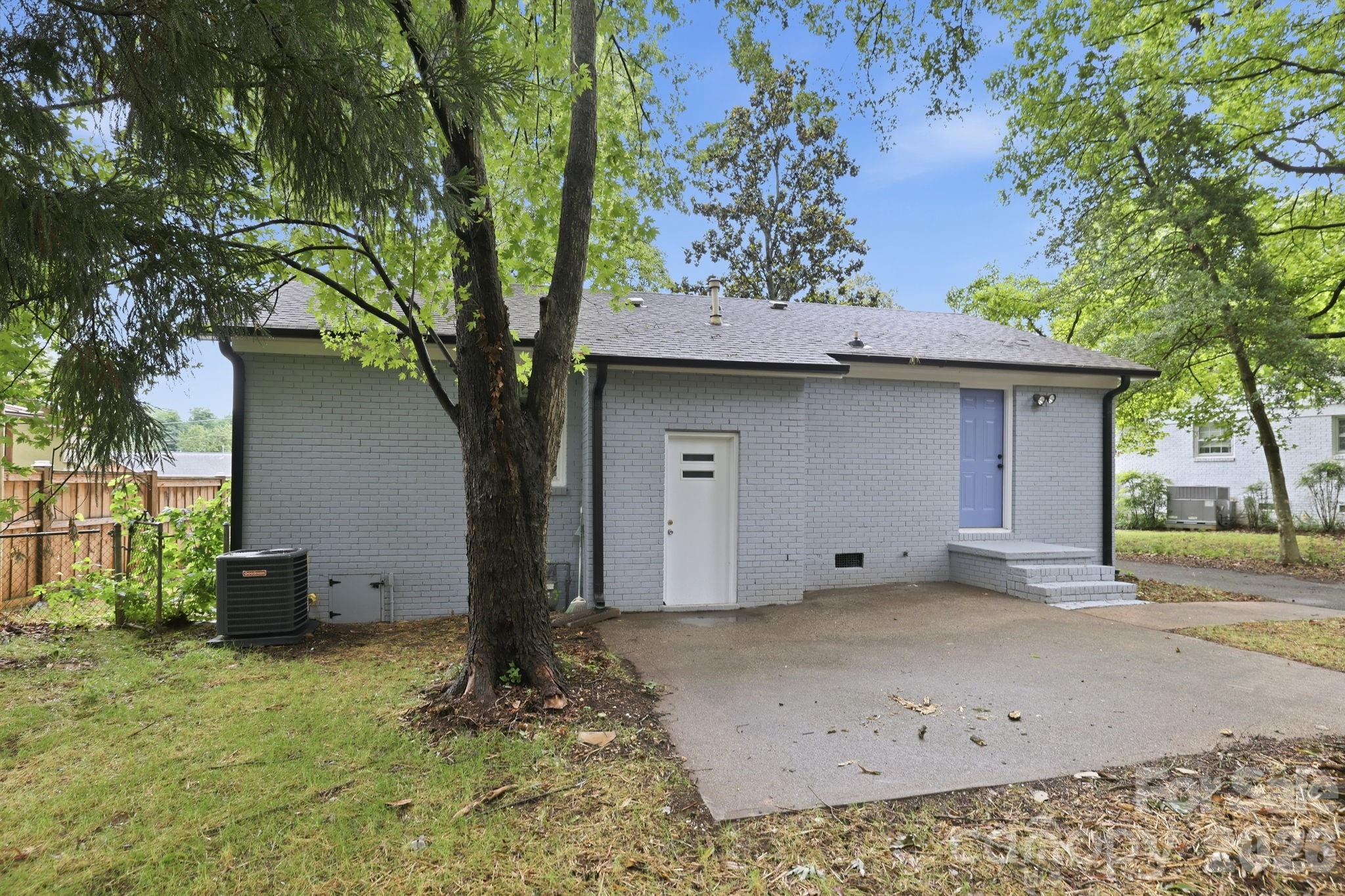 835 Ranch Road Charlotte, NC 28208 - Photo 4 of 24 Gallery Image 4