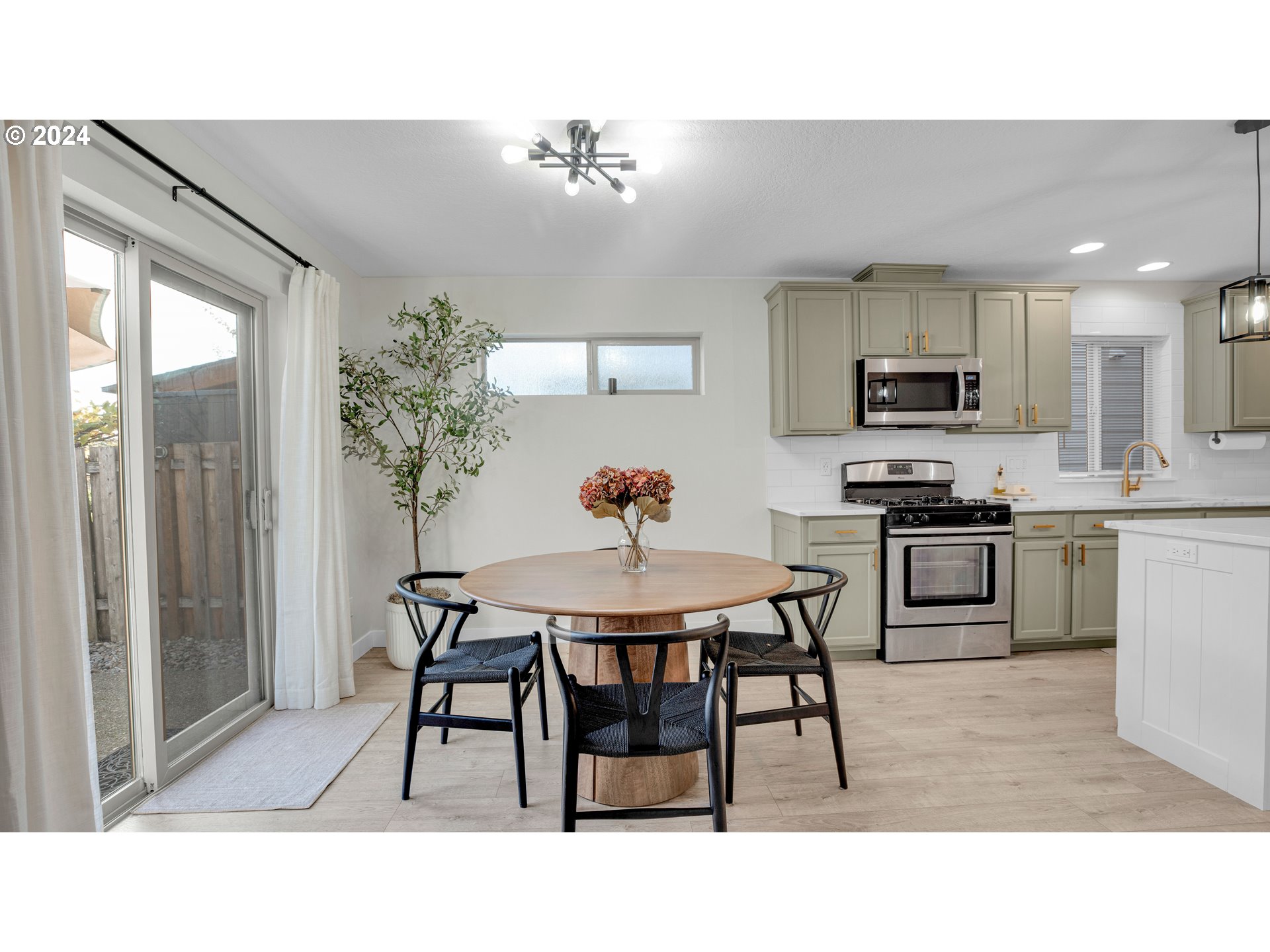 4456 Southwest 159th Avenue Beaverton, OR 97078 - Photo 11 of 32