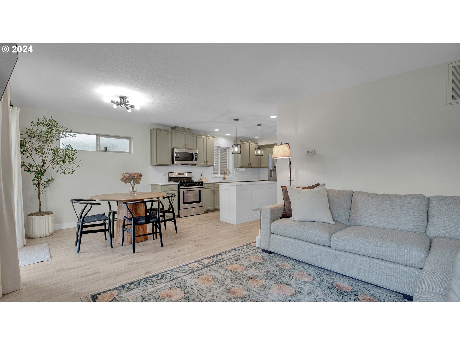 4456 Southwest 159th Avenue Beaverton, OR 97078 - Photo 5 of 32