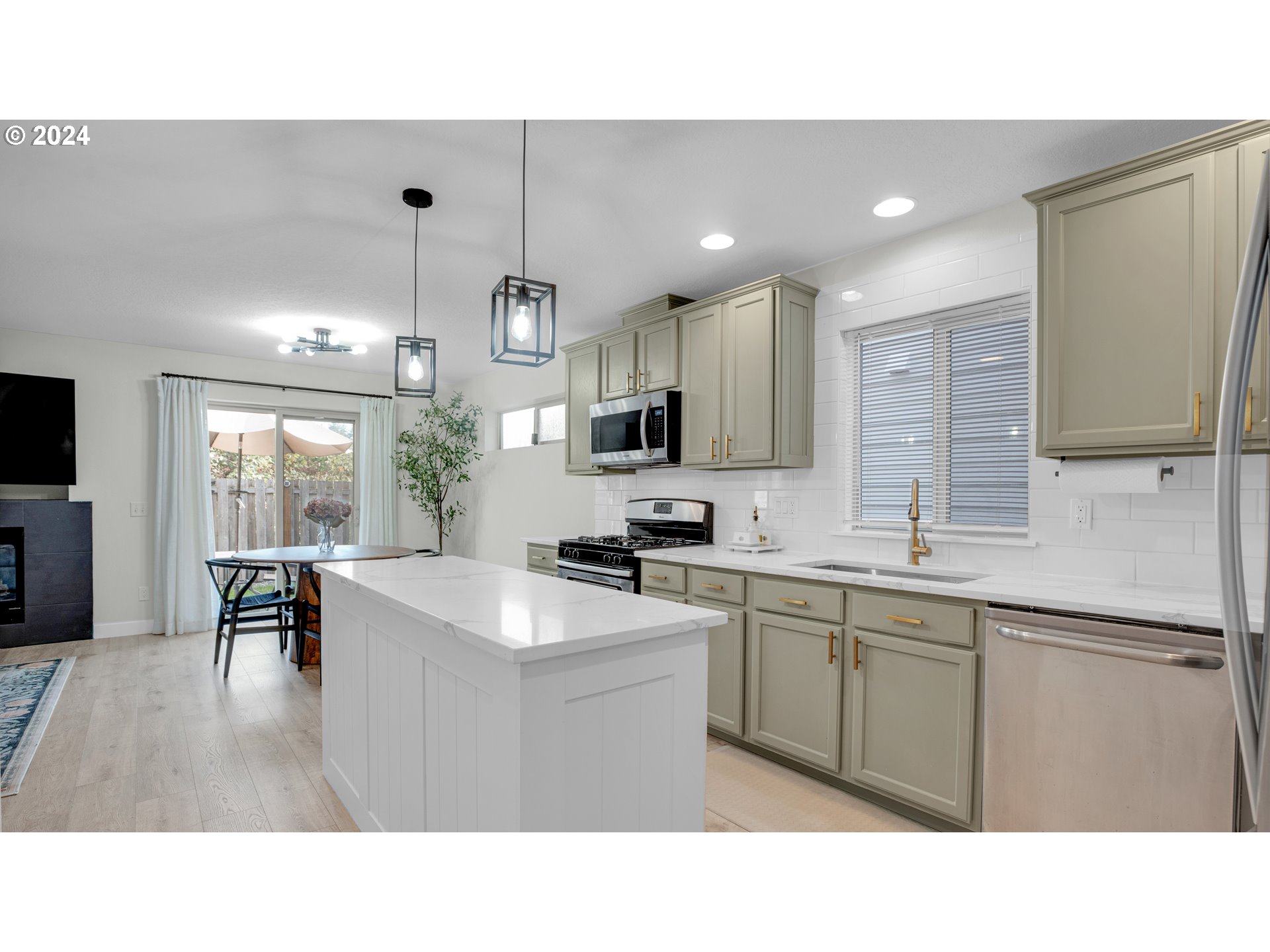 4456 Southwest 159th Avenue Beaverton, OR 97078 - Photo 6 of 32