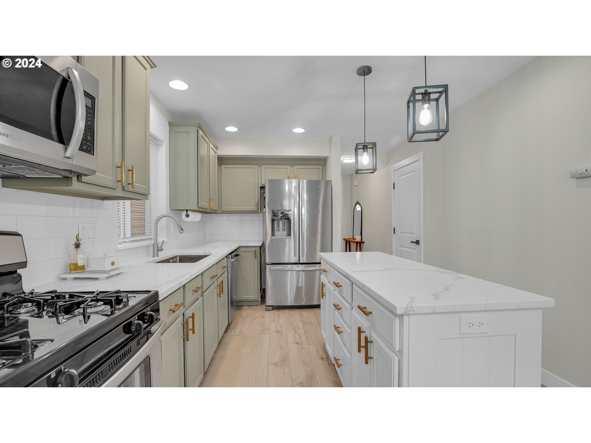 4456 Southwest 159th Avenue Beaverton, OR 97078 - Photo 8 of 32