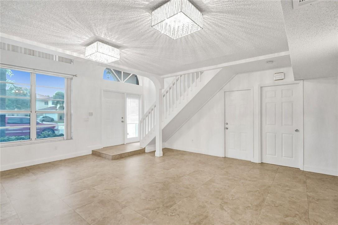 622 Turtle Run Weston, FL 33326 - Photo 5 of 13 Photo 5