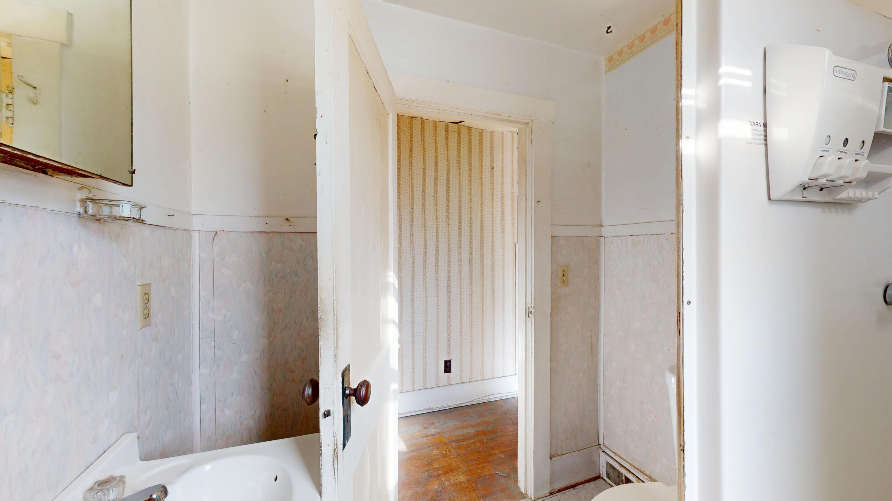809 Ontario Avenue Cashton, WI 54619 - Photo 23 of 38 Bathroom