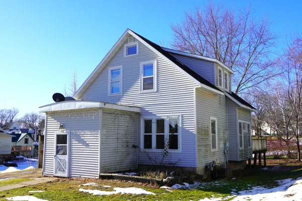$130,000 | 809 Ontario Avenue, Cashton, WI 54619
