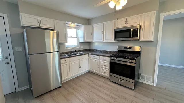 $1,400 | 1907 North 19th Avenue, Unit 1907, Melrose Park, IL 60160