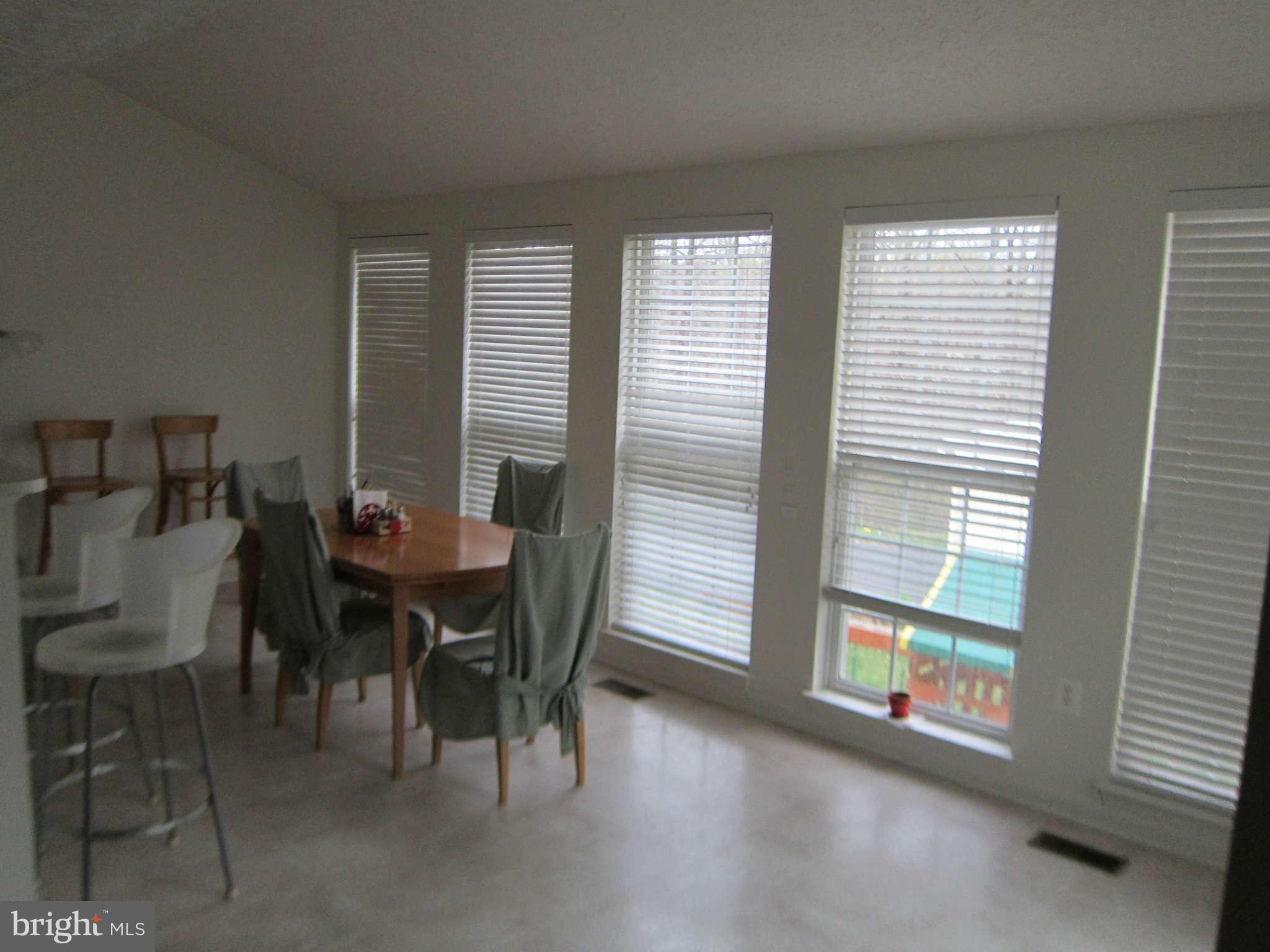 Morning/Sunroom
