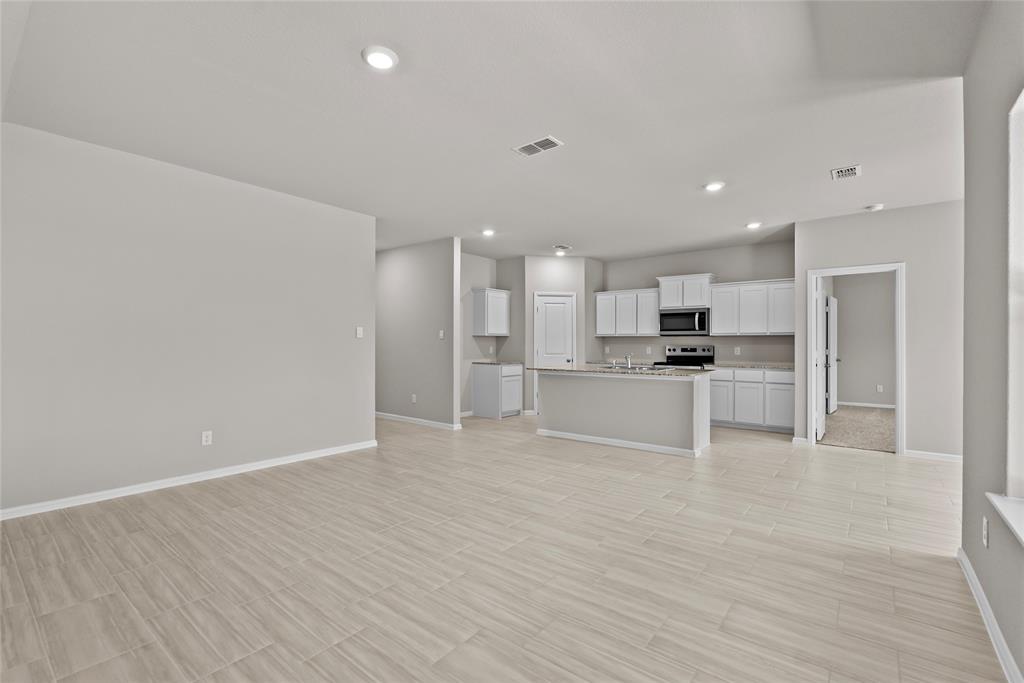 529 Marsh Street Cleburne, TX 76033 - Photo 8 of 29