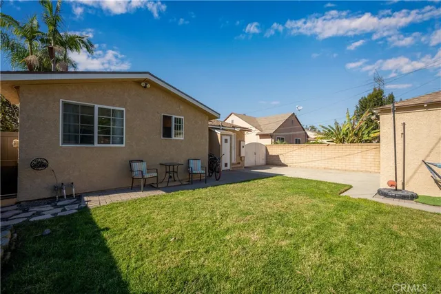 a view of a backyard with plants