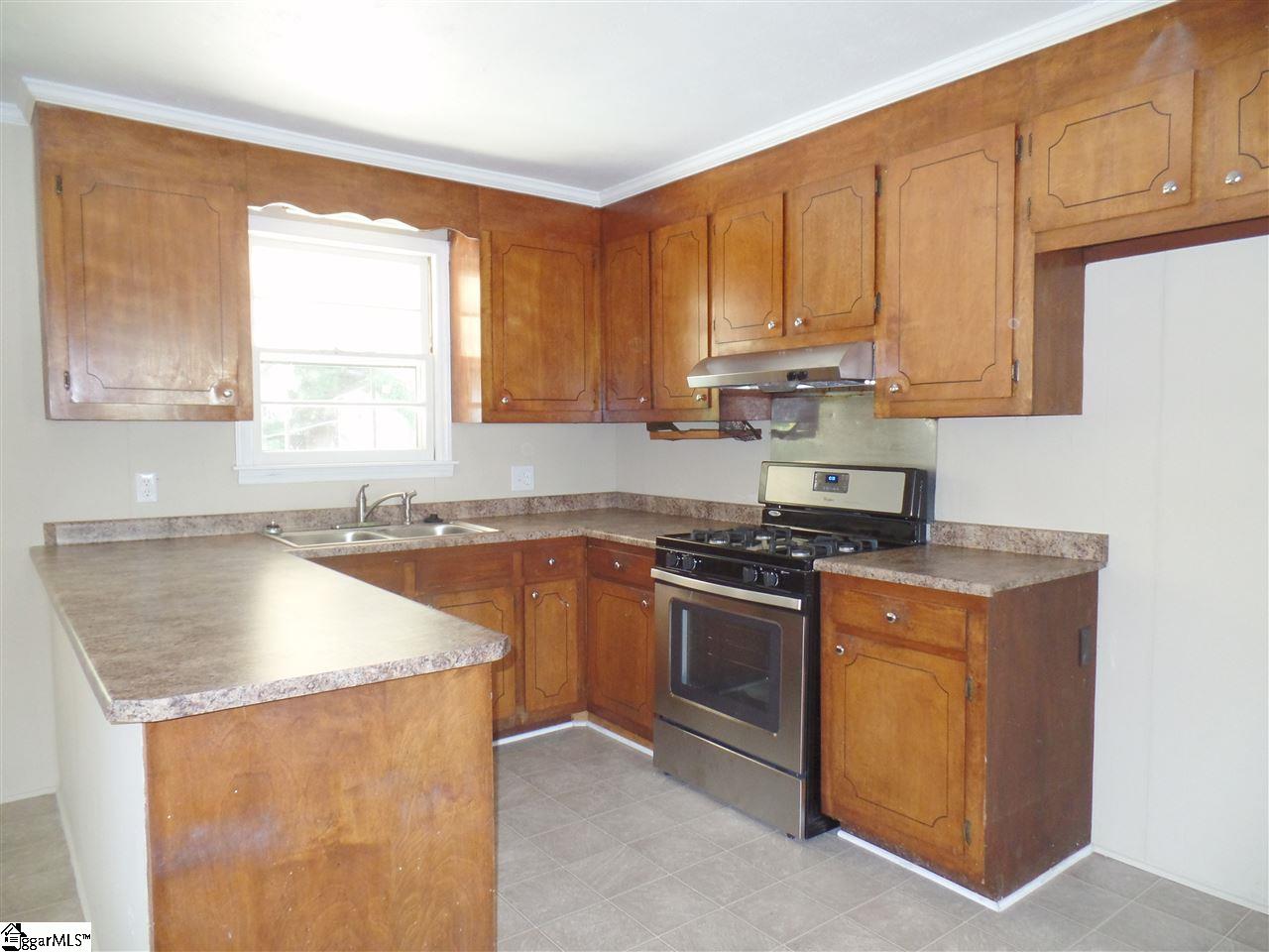 225 Inn Circle Fountain Inn, SC 29644 - Photo 5 of 9