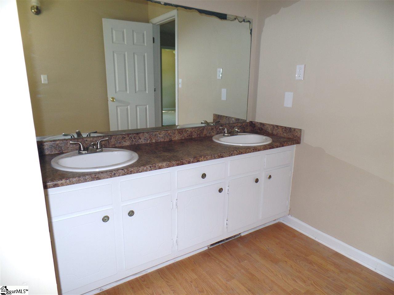 225 Inn Circle Fountain Inn, SC 29644 - Photo 6 of 9