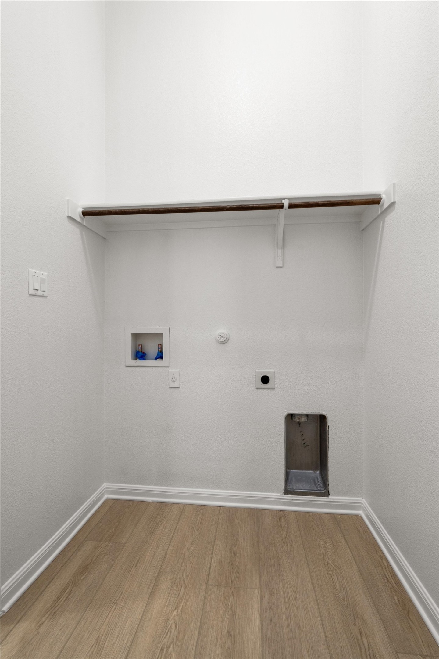 1128 Clearwing Circle Georgetown, TX 78626 - Photo 26 of 38 Laundry room