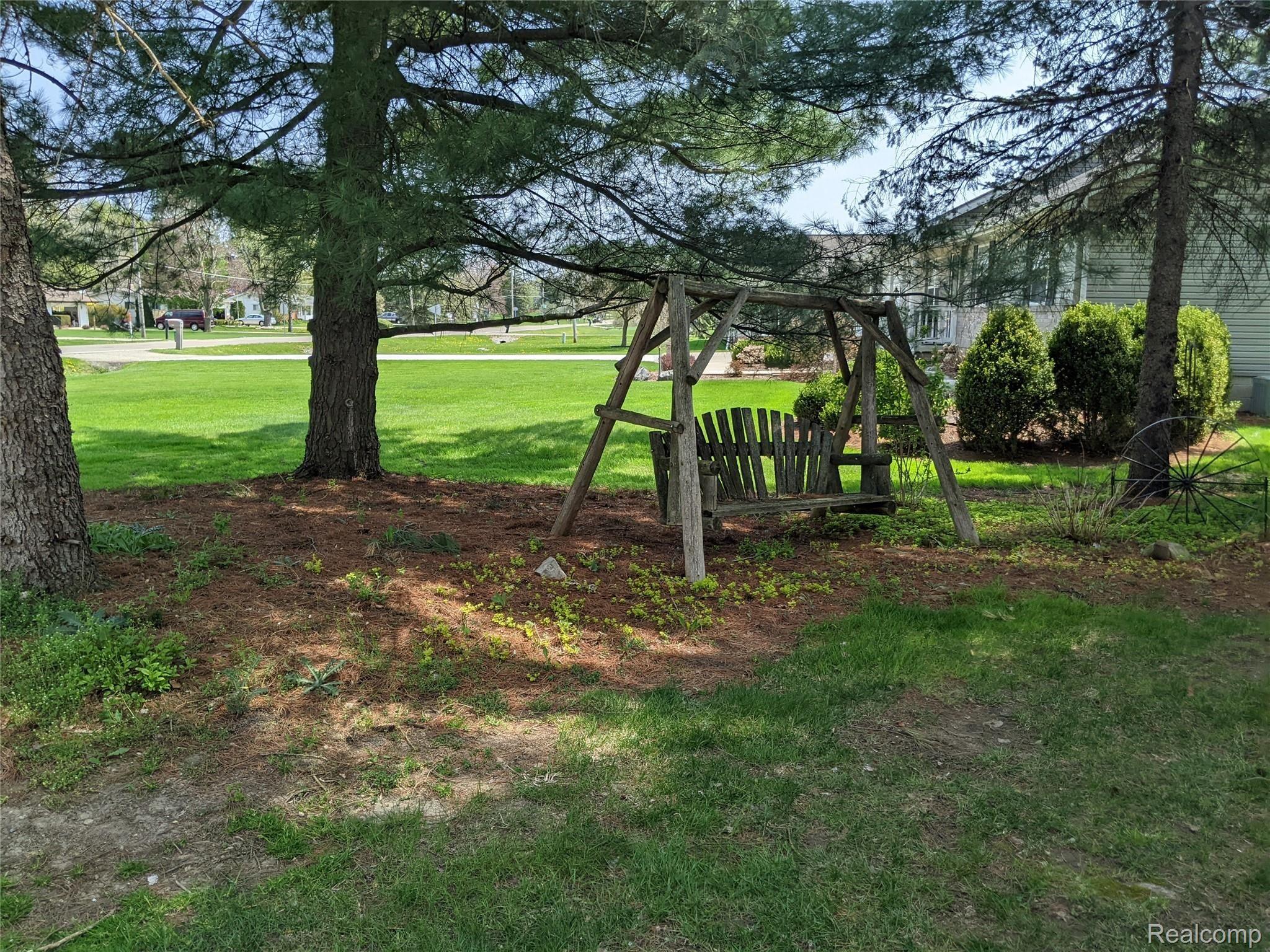 6221 Calkins Road Flint, MI 48532 - Photo 2 of 26 6221 Calkins Yard 1.jpg