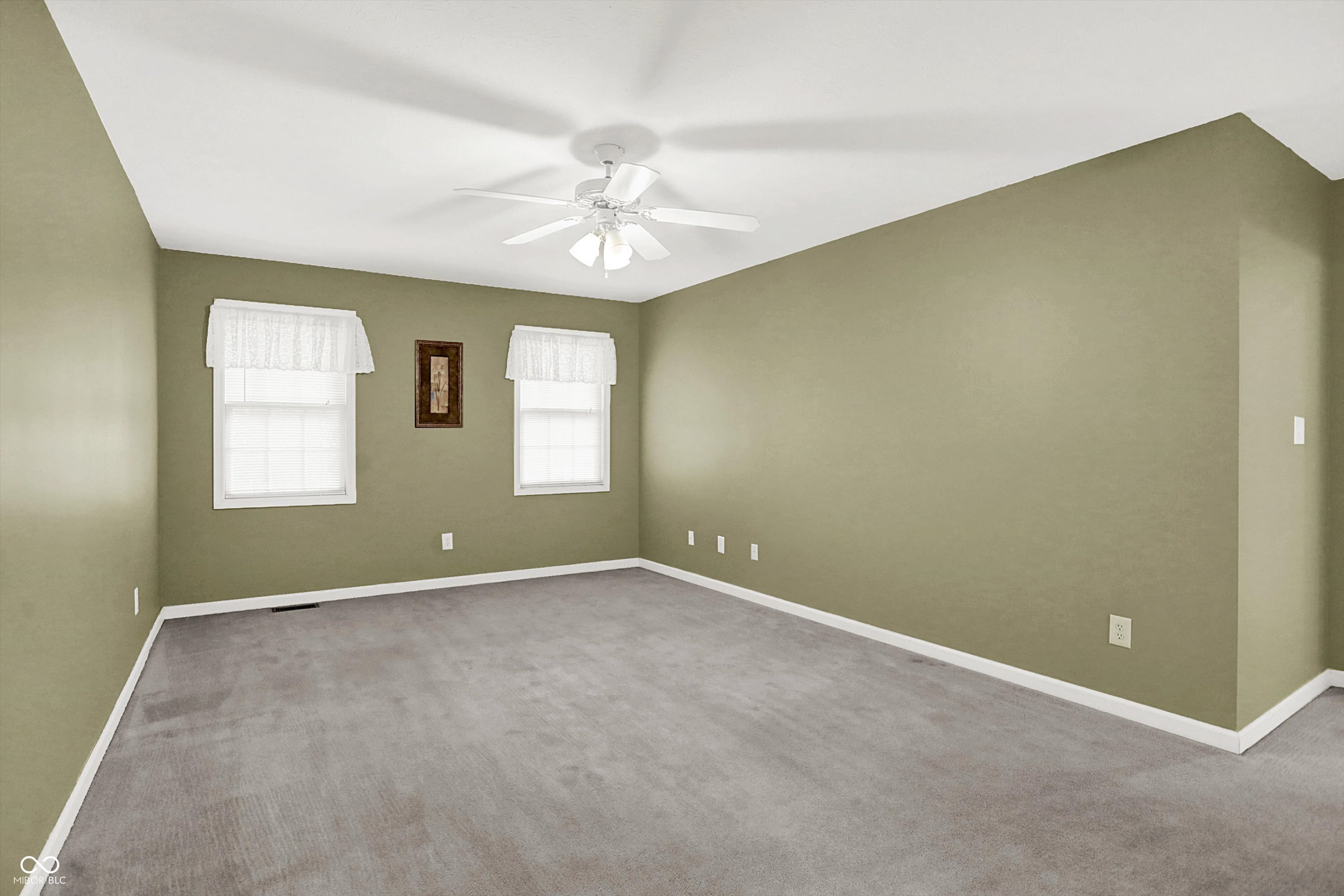 6044 Stratton Court Columbus, IN 47203 - Photo 12 of 26 Gallery Image 12