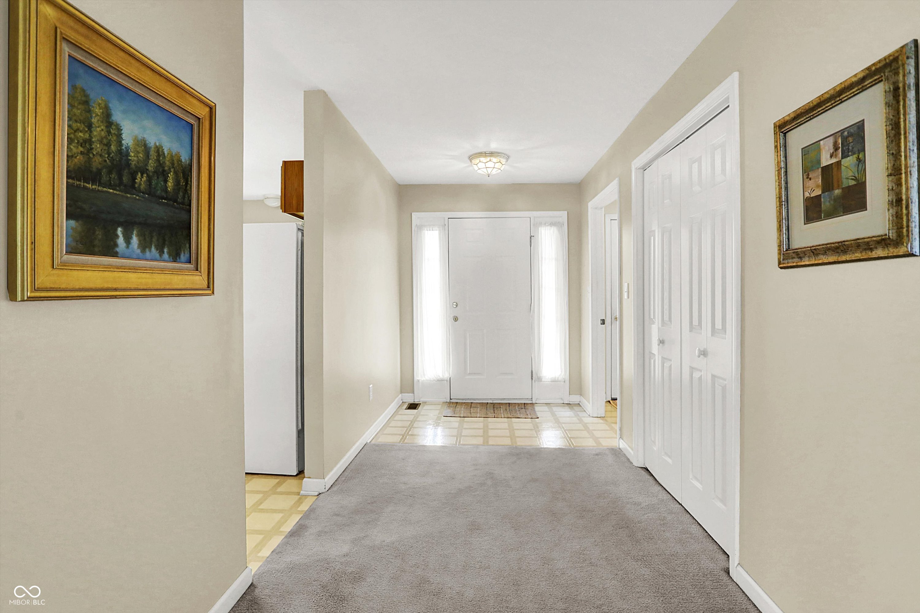 6044 Stratton Court Columbus, IN 47203 - Photo 3 of 26 Gallery Image 3