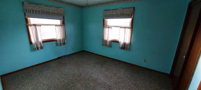 a view of empty room with window