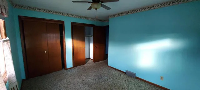 a view of empty room with ceiling fan