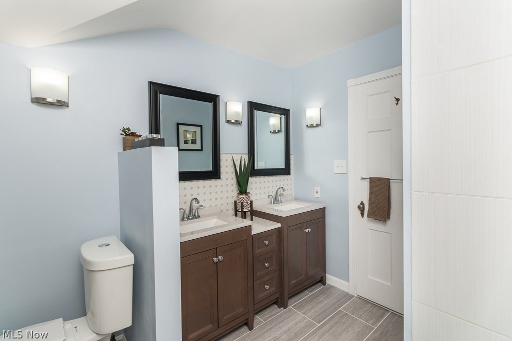 6426 Olde York Road Cleveland, OH 44130 - Photo 15 of 35