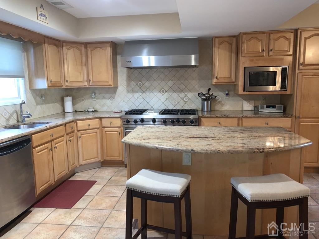 31 Preston Road Colonia, NJ 07067 - Photo 2 of 22 Gallery Image 2