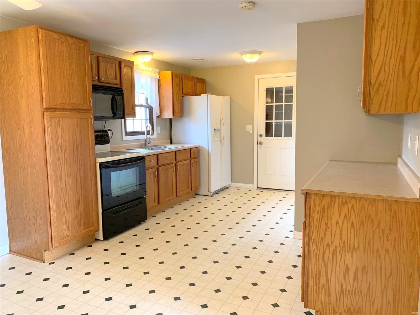 401 Georgia Street Bethalto, IL 62010 - Photo 3 of 10