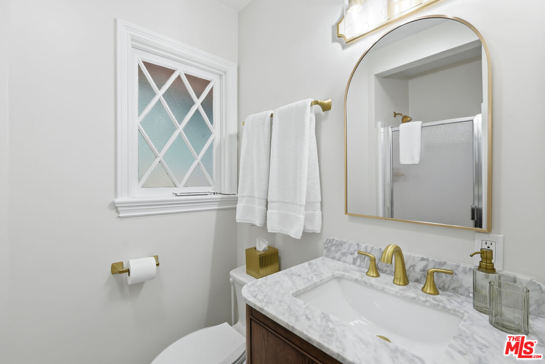15946 Woodvale Road Los Angeles, CA 91436 - Photo 37 of 49 Gallery Image 37