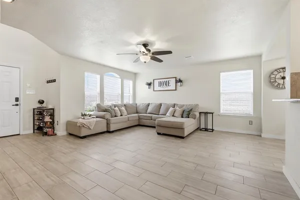 $2,650 | 14820 Ledgeview Court, Balch Springs, TX 75180