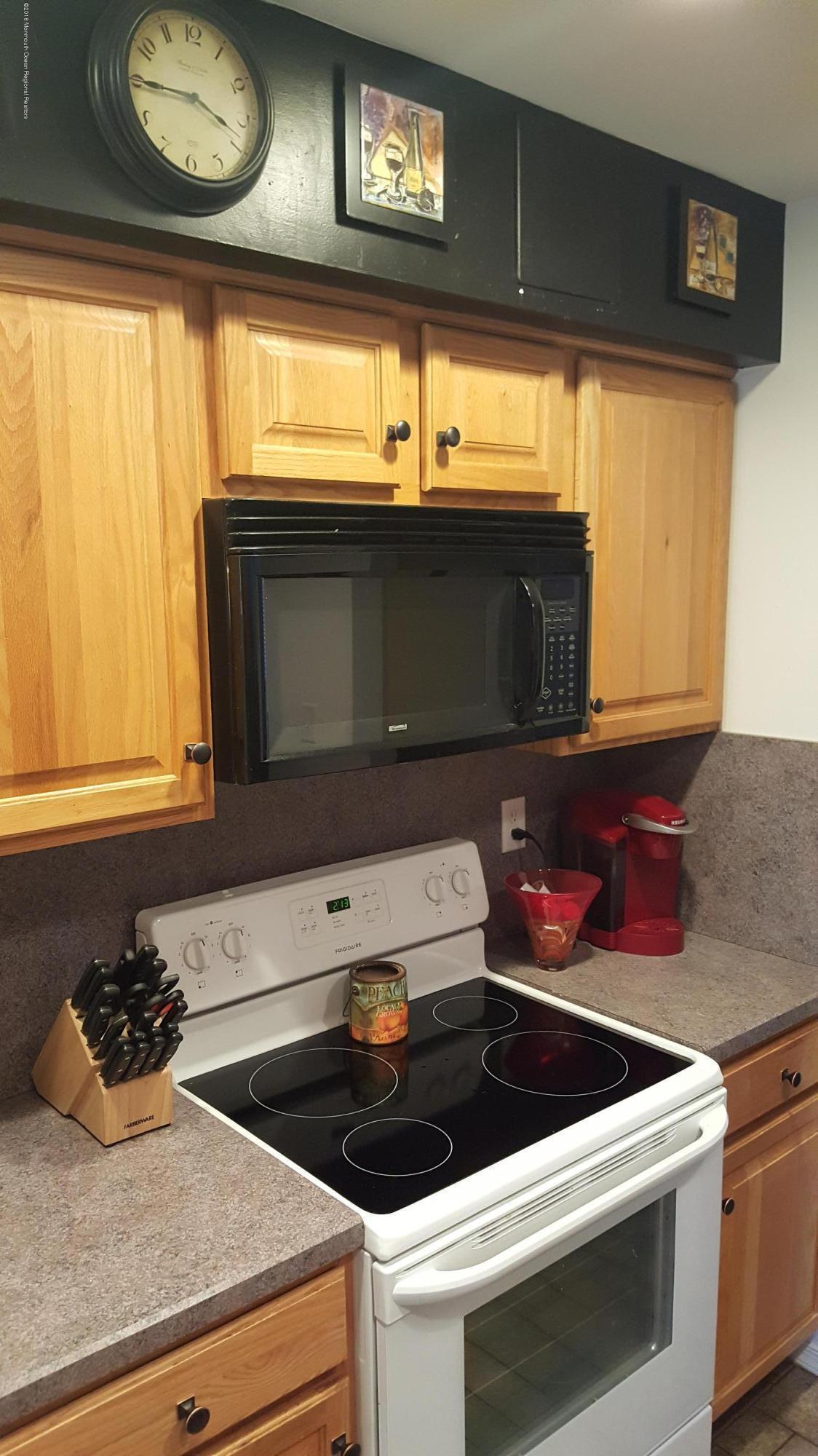 8 Robin Road Howell, NJ 07731 - Photo 8 of 23 20180311_141334