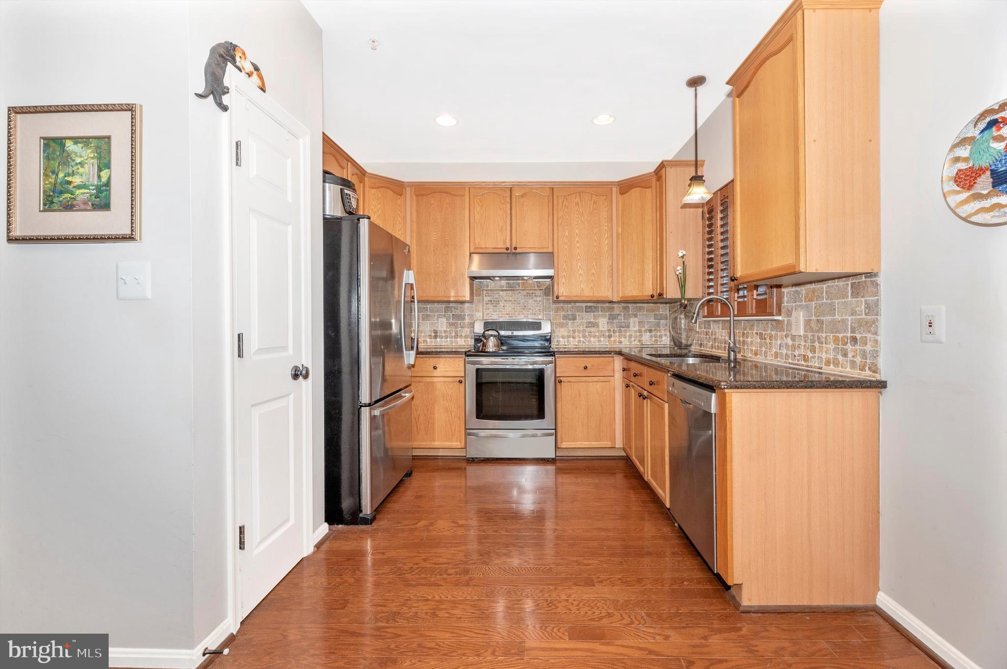 2490 Lakeside Drive Frederick, MD 21702 - Photo 9 of 31 Kitchen