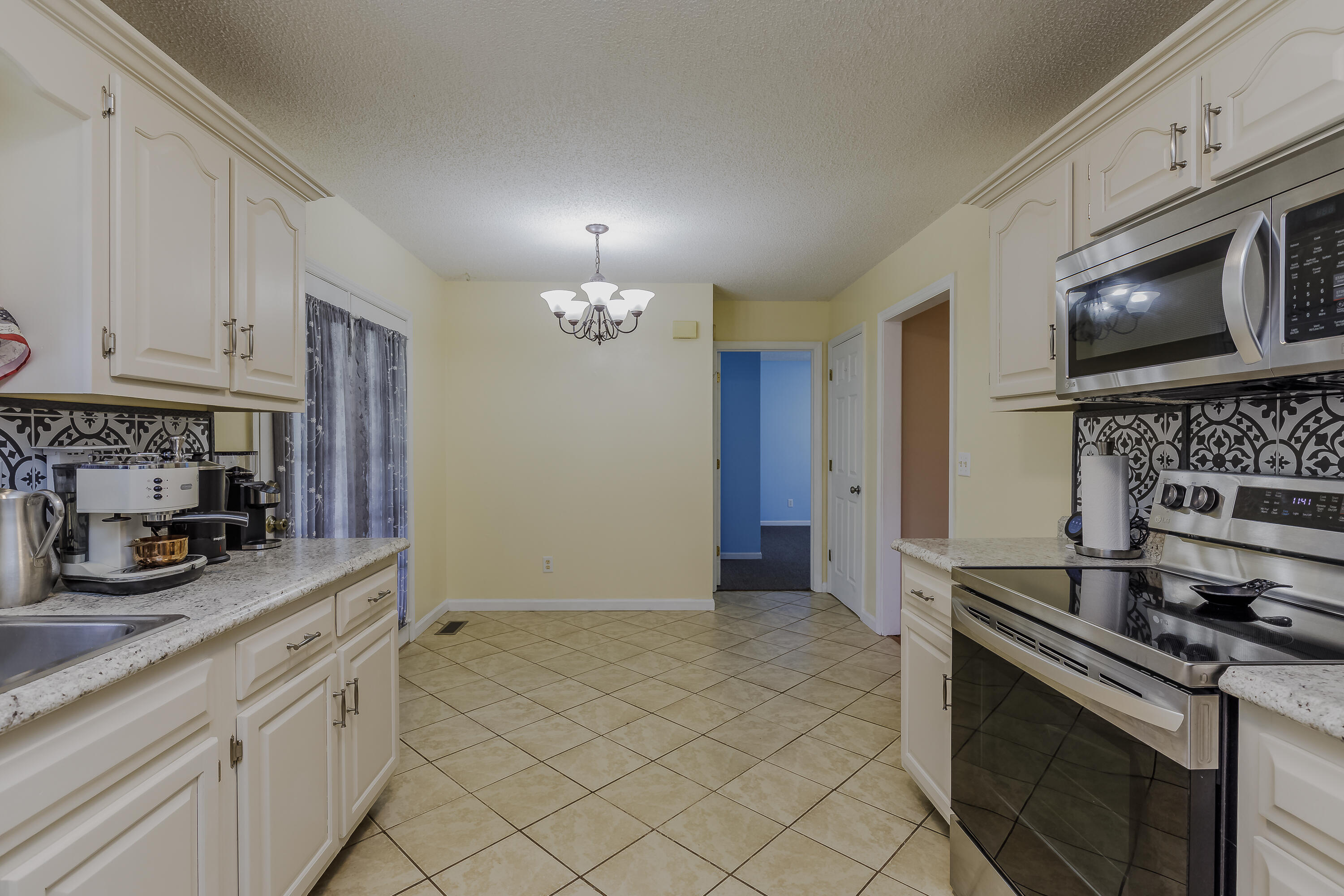 159 Spring Wind Circle Ringgold, GA 30736 - Photo 11 of 48 Kitchen / Dining