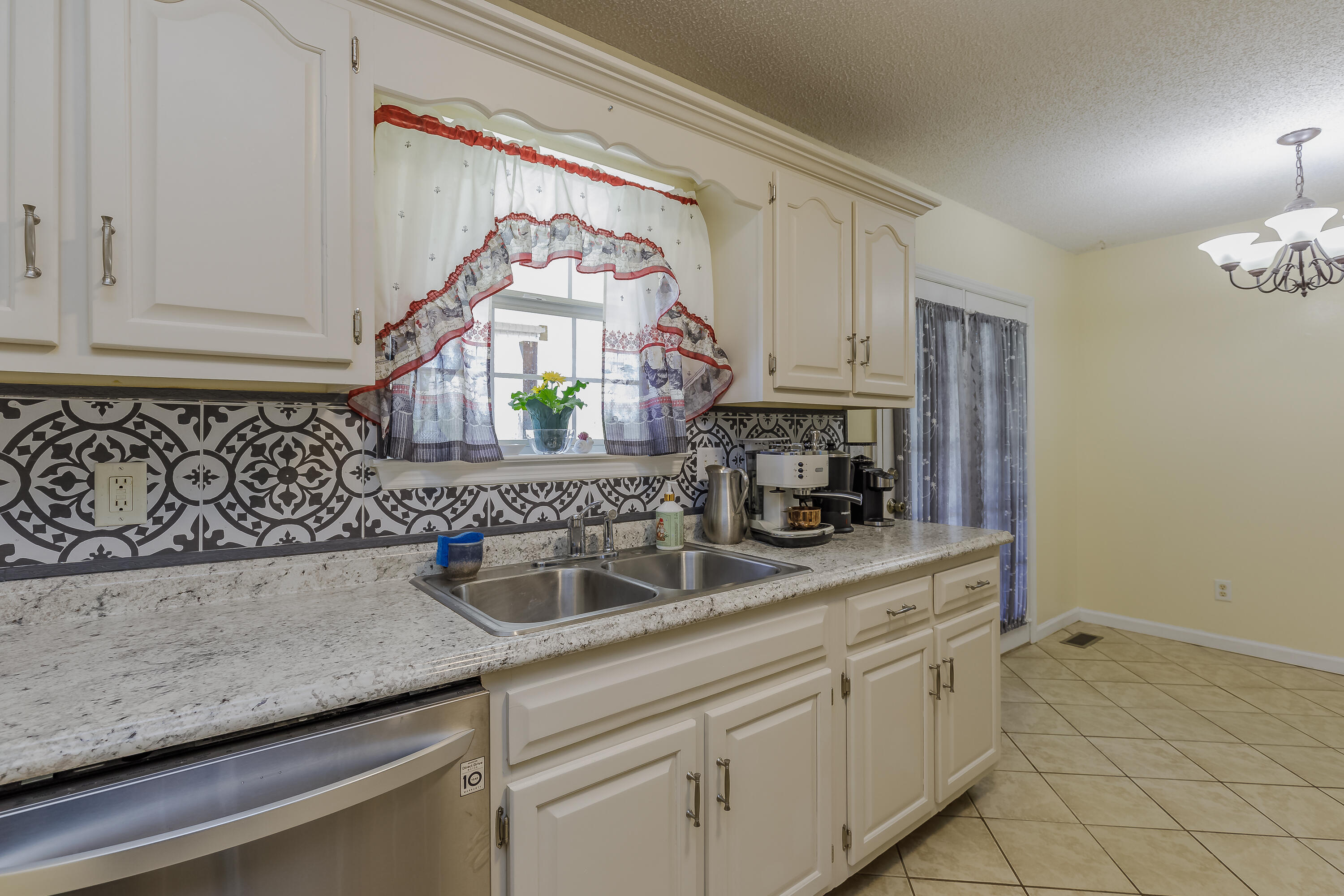159 Spring Wind Circle Ringgold, GA 30736 - Photo 12 of 48 Kitchen / Dining