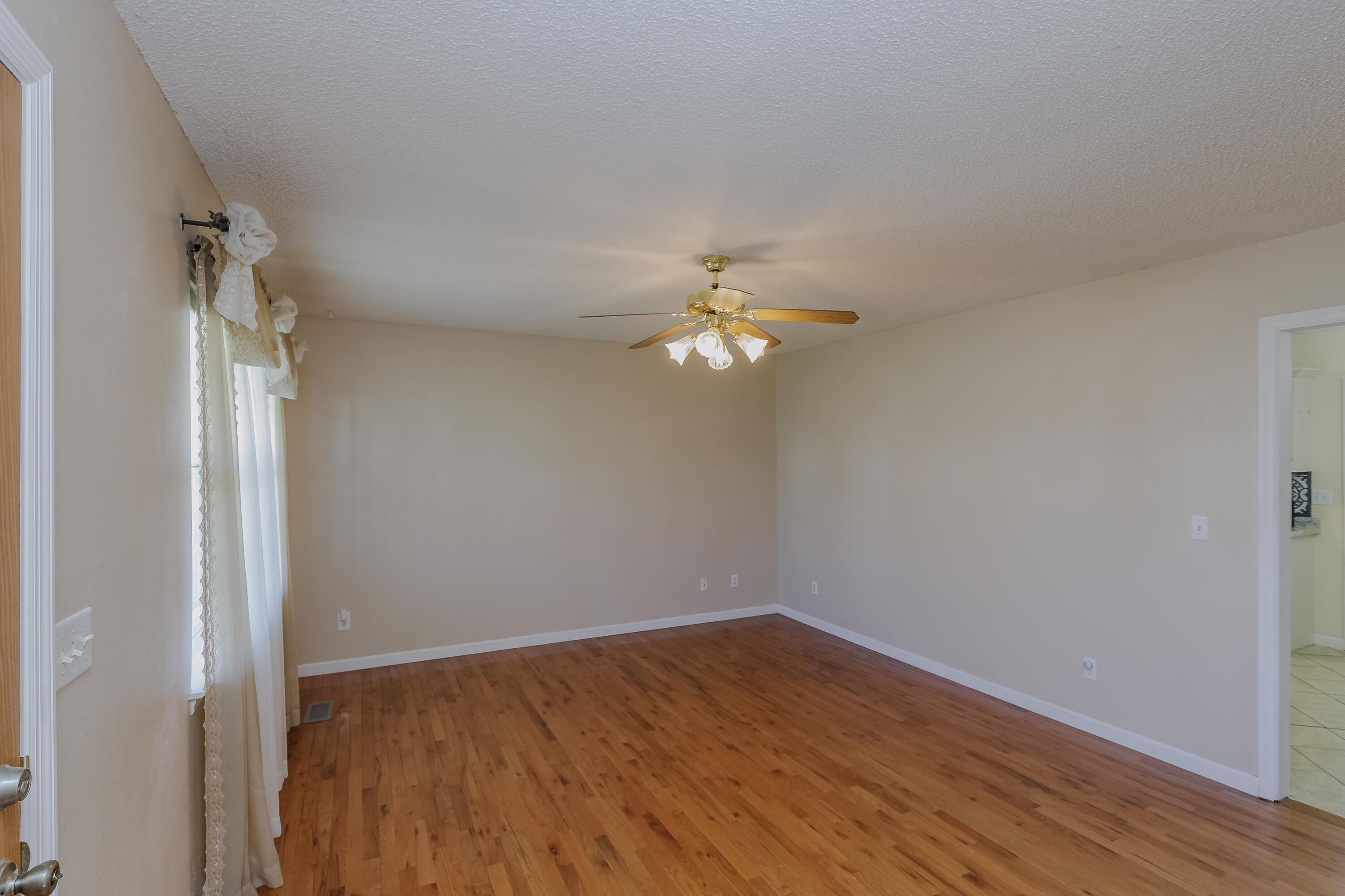 159 Spring Wind Circle Ringgold, GA 30736 - Photo 4 of 48 Living Room