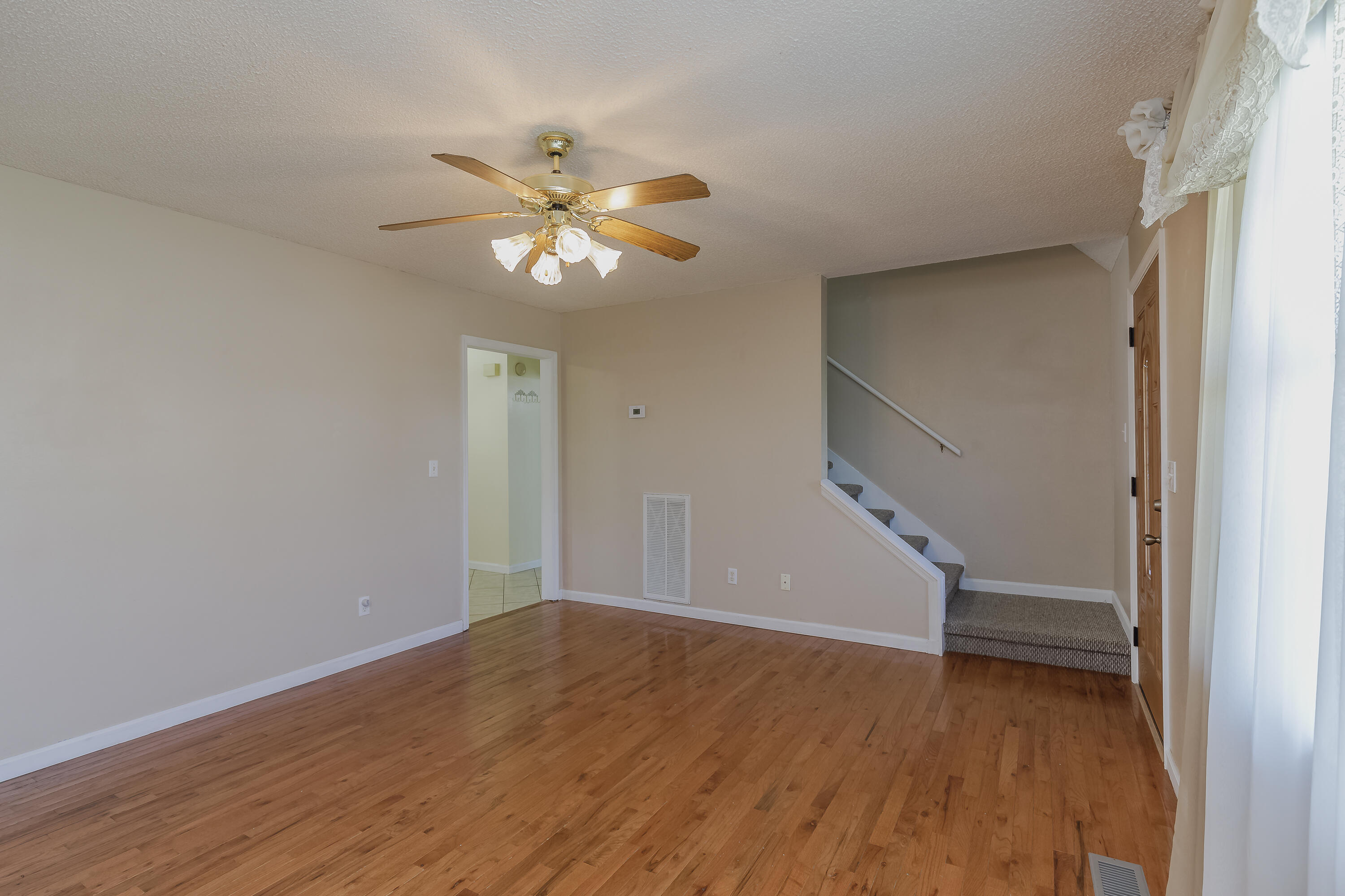 159 Spring Wind Circle Ringgold, GA 30736 - Photo 5 of 48 Living Room
