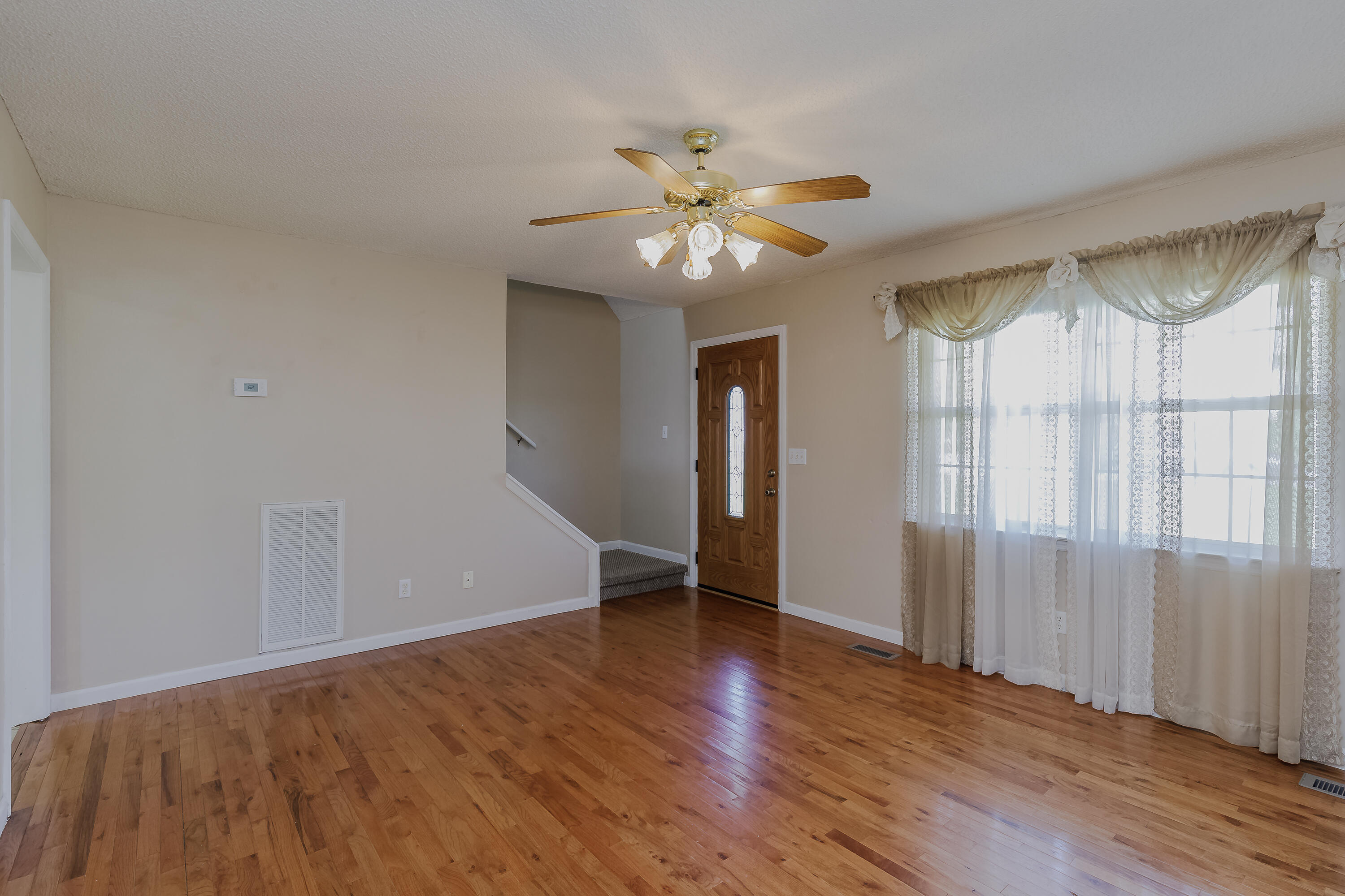 159 Spring Wind Circle Ringgold, GA 30736 - Photo 6 of 48 Living Room