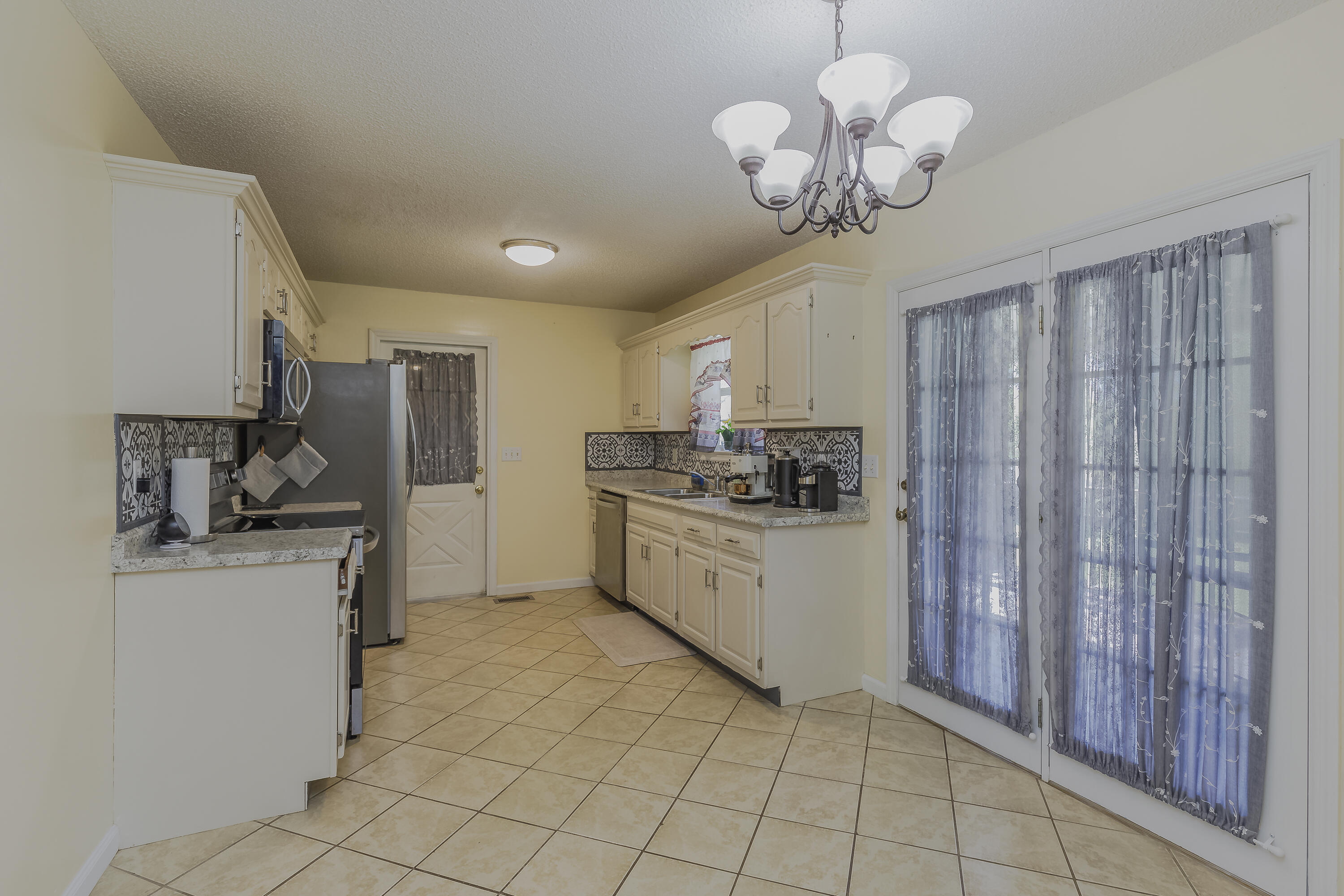 159 Spring Wind Circle Ringgold, GA 30736 - Photo 8 of 48 Kitchen / Dining