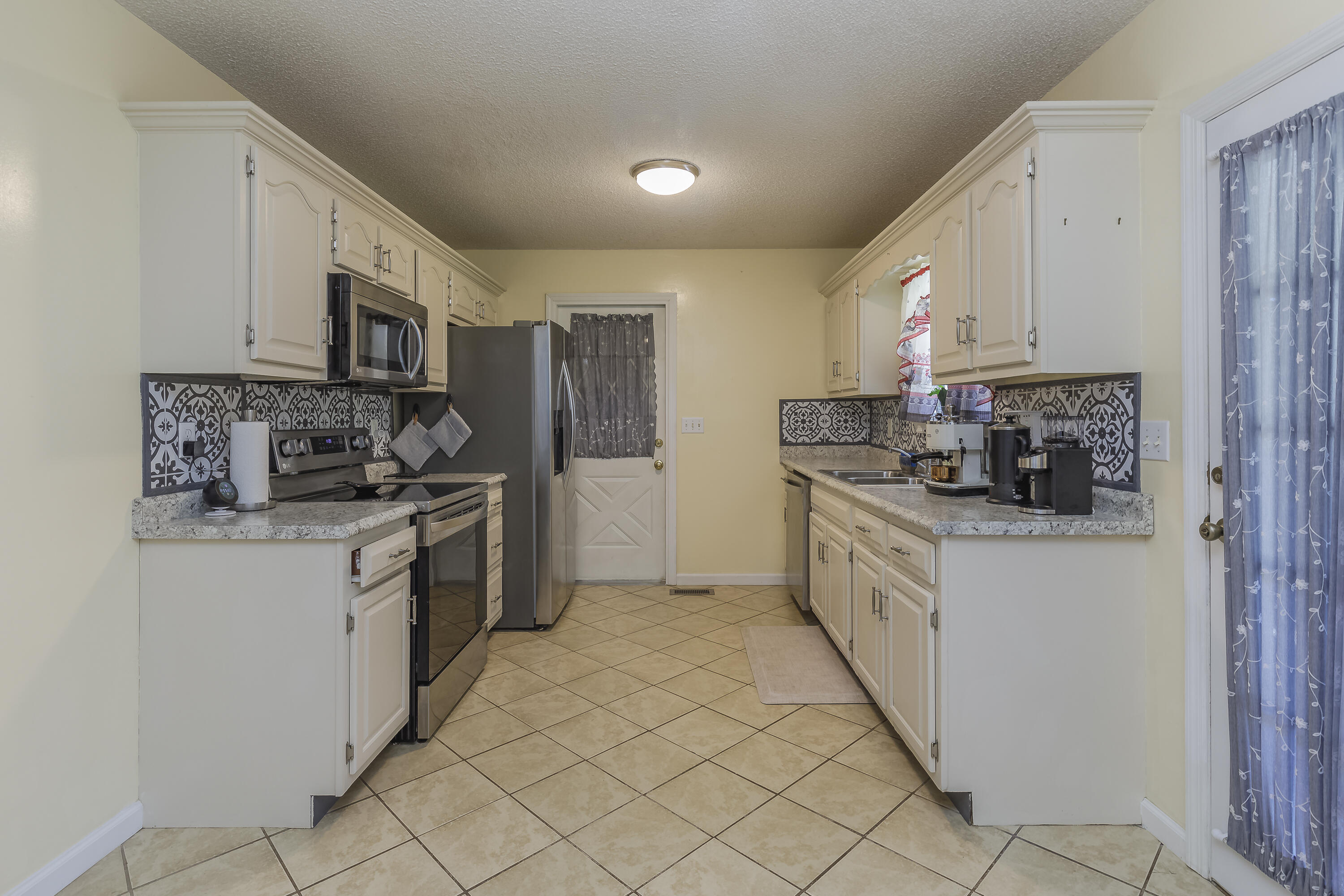 159 Spring Wind Circle Ringgold, GA 30736 - Photo 10 of 48 Kitchen / Dining