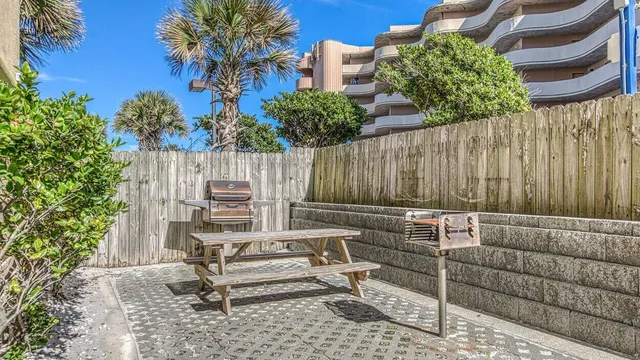 a view of parking area