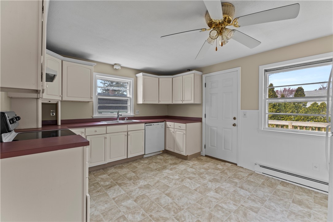 345 Post Road Warwick, RI 02888 - Photo 10 of 39