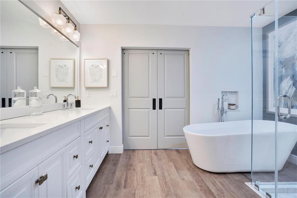 7736 Windbreak Road Orlando, FL 32819 - Photo 20 of 43 a spacious bathroom with a tub sink and mirror