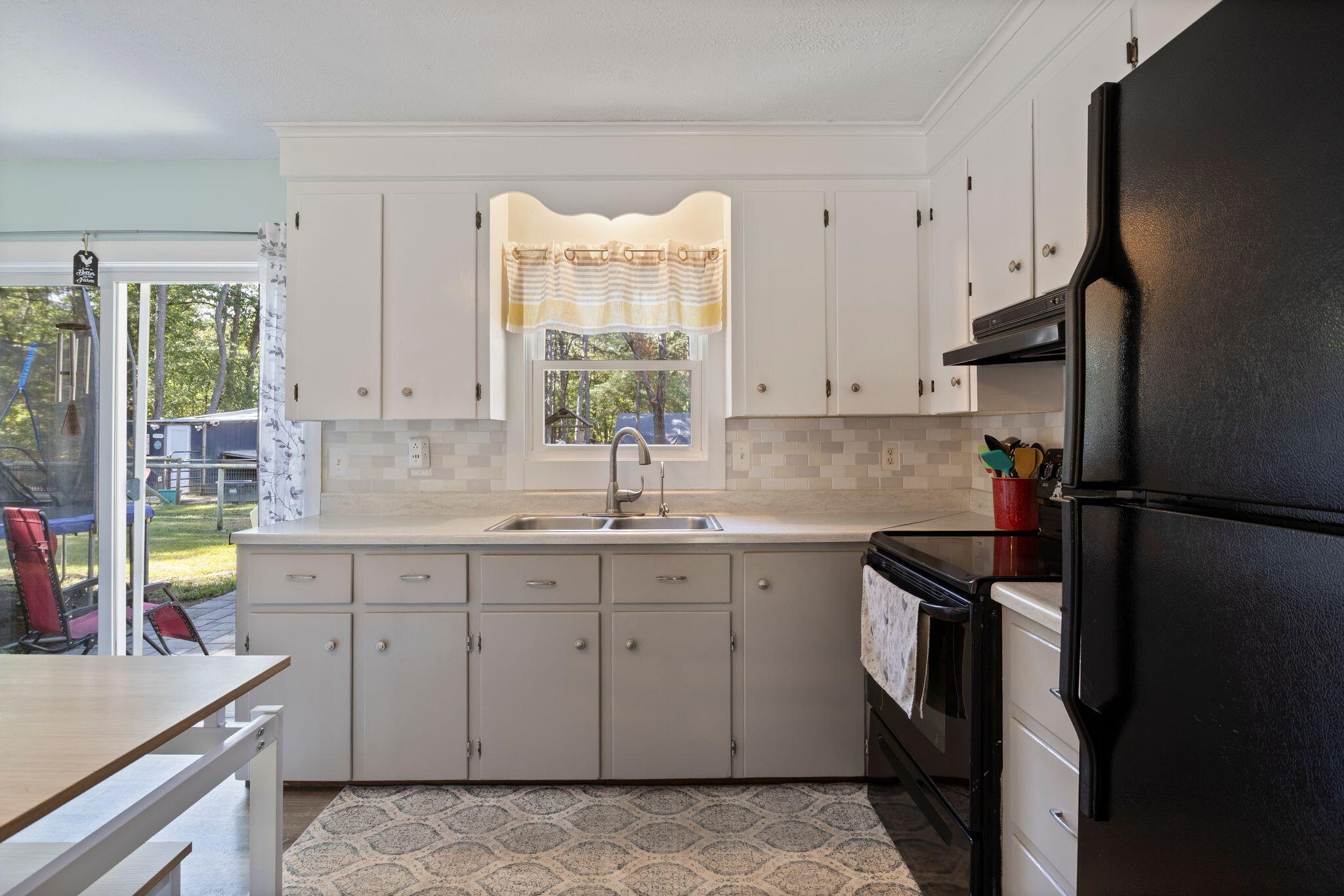 24 Middle Road Kennebunk, ME 04043 - Photo 13 of 49 24_Middle_Rd_07