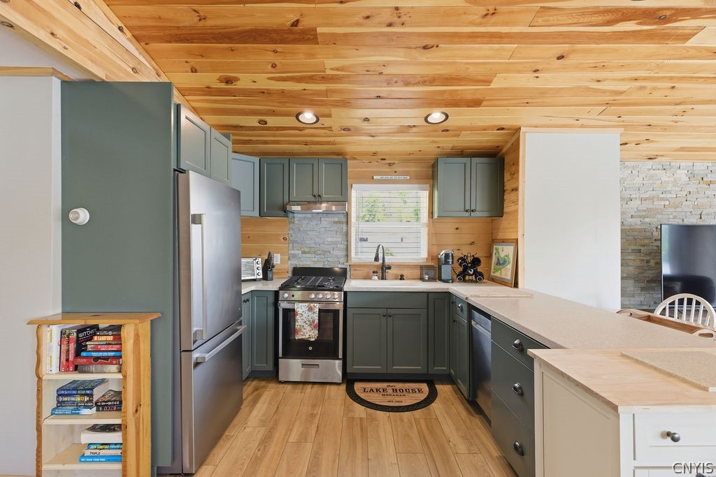 3744 North Lake Road Nelson, NY 13061 - Photo 12 of 40 Shenandoah cabinets, Corian counters, all new appl
