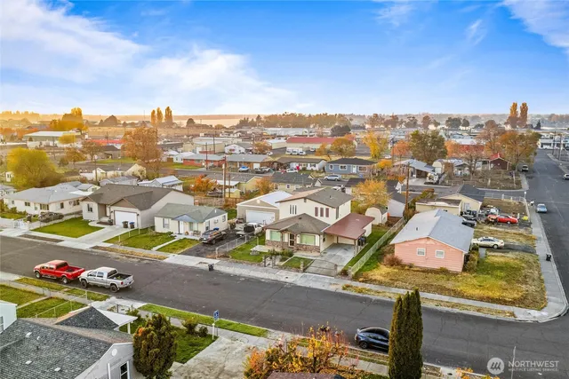 $380,000 | 2208 West Spruce Street, Moses Lake, WA 98837