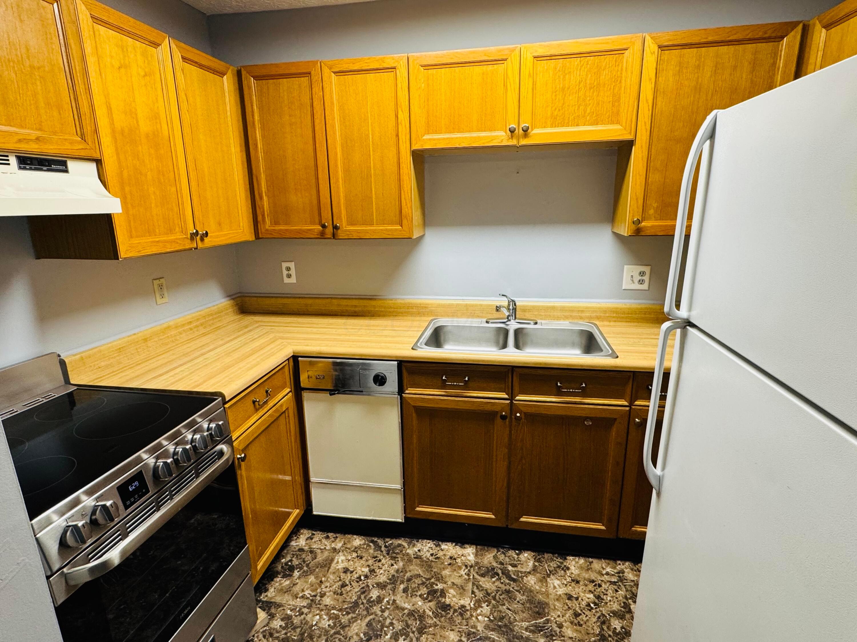 3939 Karl Road, Unit 306 Columbus, OH 43224 - Photo 9 of 24 IMG_7460