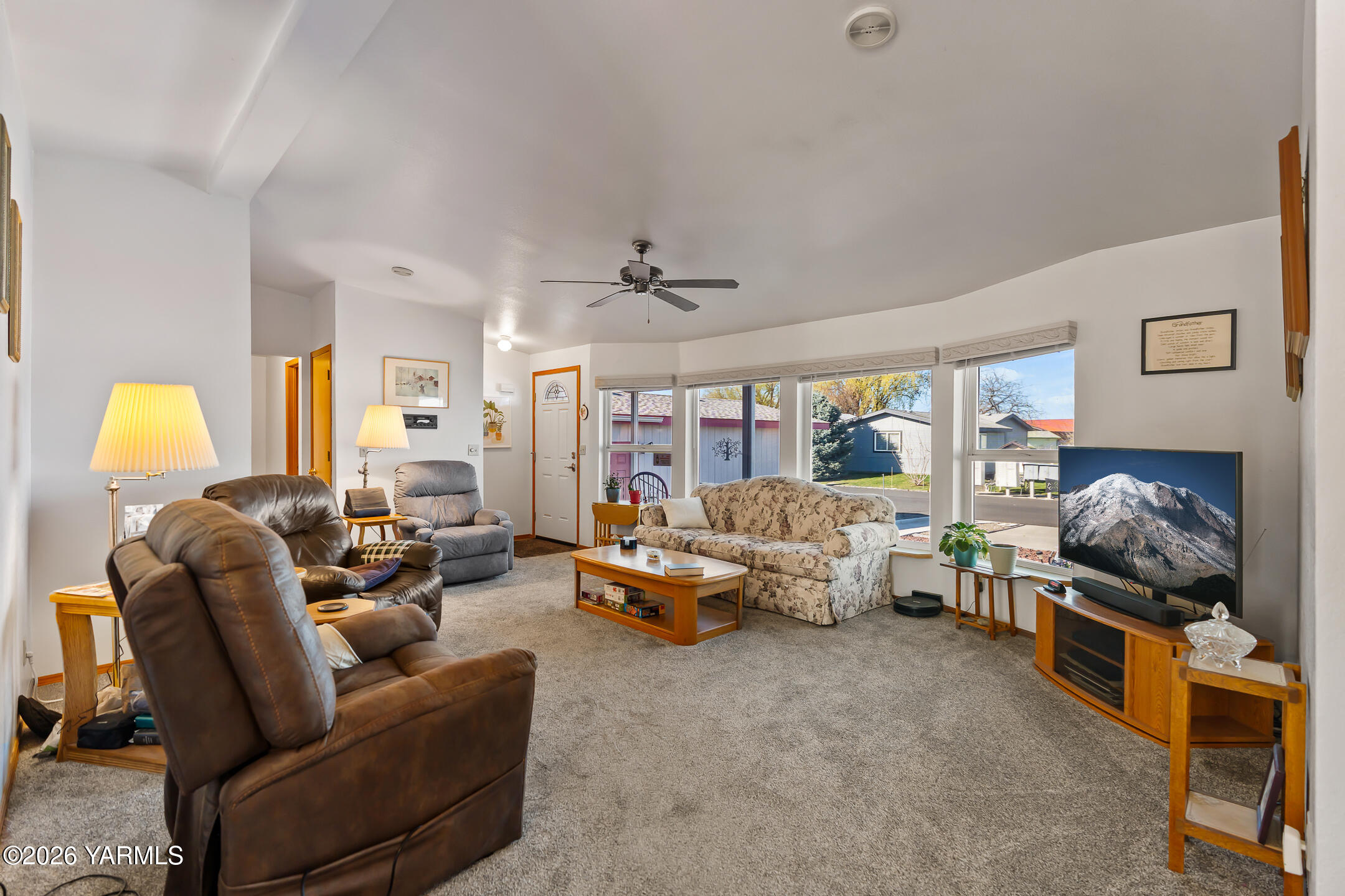 3701 Gun Club Road, Unit 139 Yakima, WA 98901 - Photo 3 of 24 Living Room