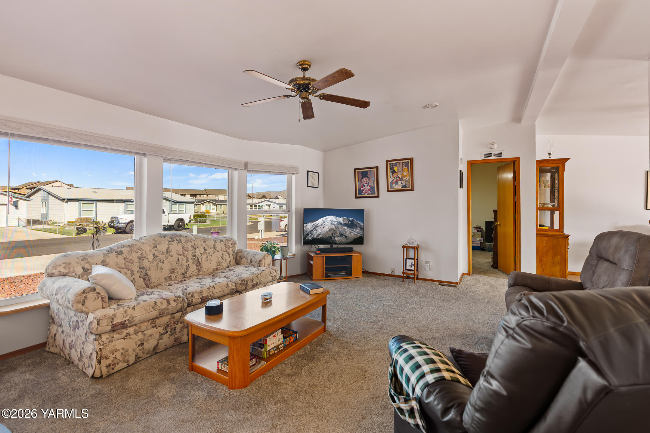3701 Gun Club Road, Unit 139 Yakima, WA 98901 - Photo 5 of 24 Living Room