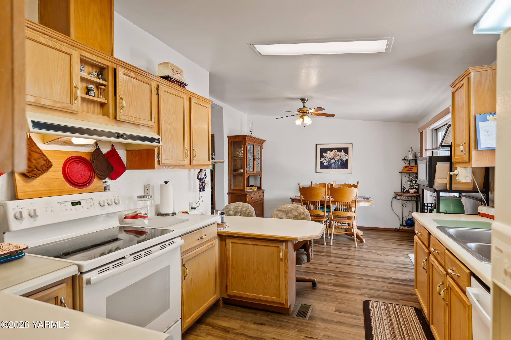 3701 Gun Club Road, Unit 139 Yakima, WA 98901 - Photo 9 of 24 Kitchen